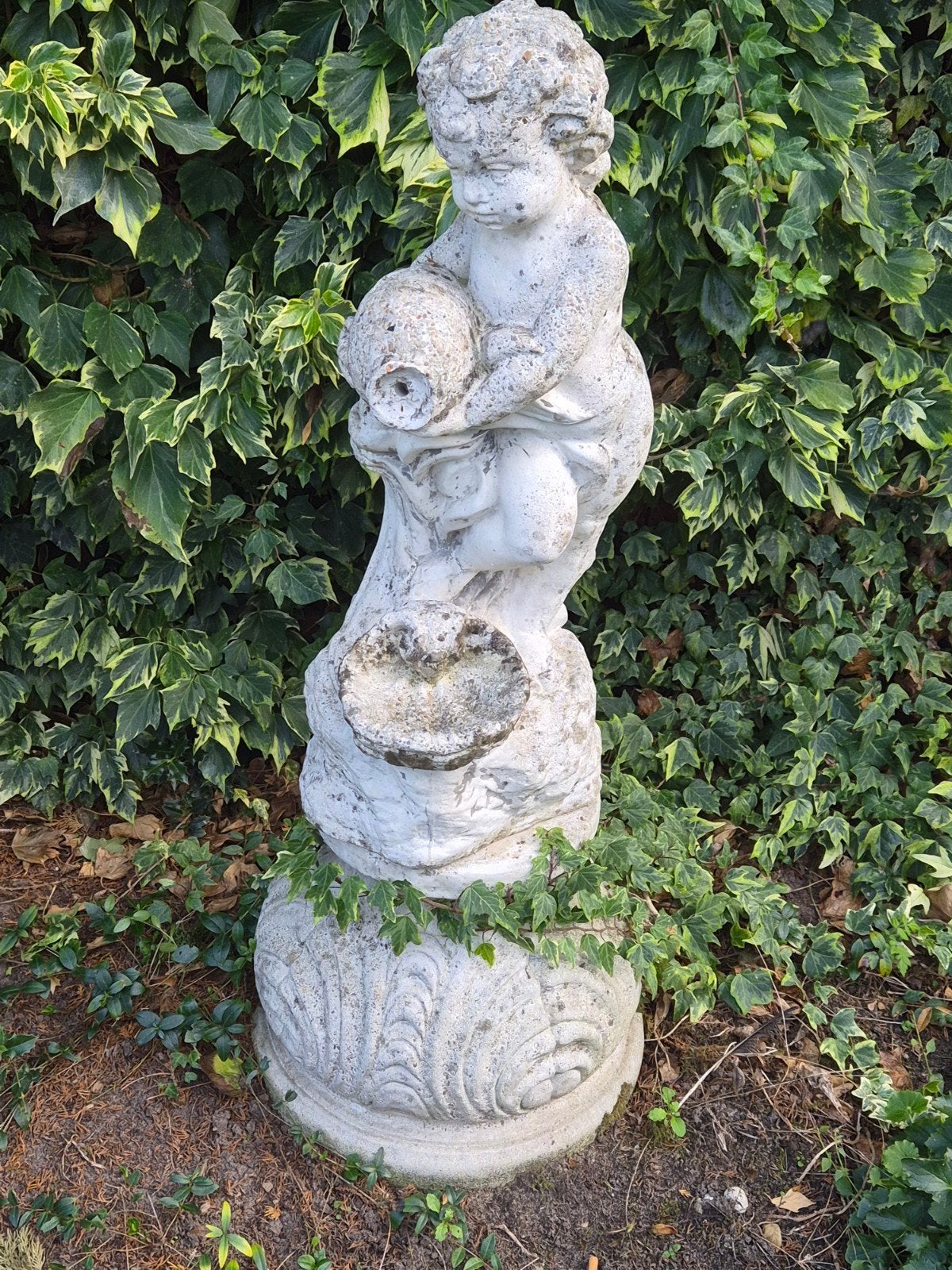 Te koop tuinbeeld,betonnen beeld met kind en kruik, Tuin en Terras, Ophalen