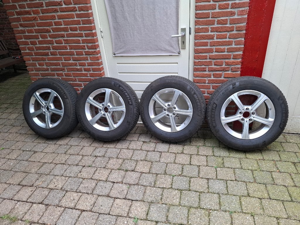 Winterbanden Michelin 215/65/R17 op LM velg, Auto-onderdelen, Ophalen, Banden en Velgen, 17 inch, Winterbanden