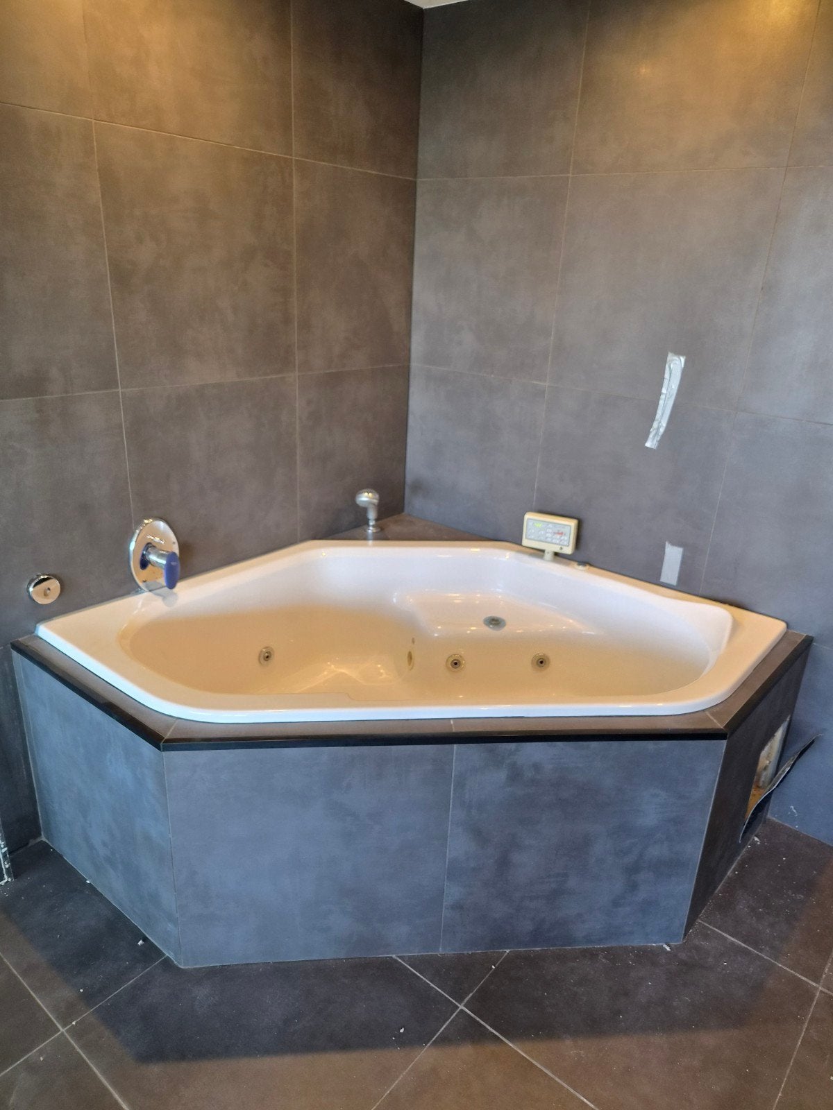 Whirlpool ligbad hoek met Grohe Kraan, Ophalen, Gebruikt, Chroom, Bad