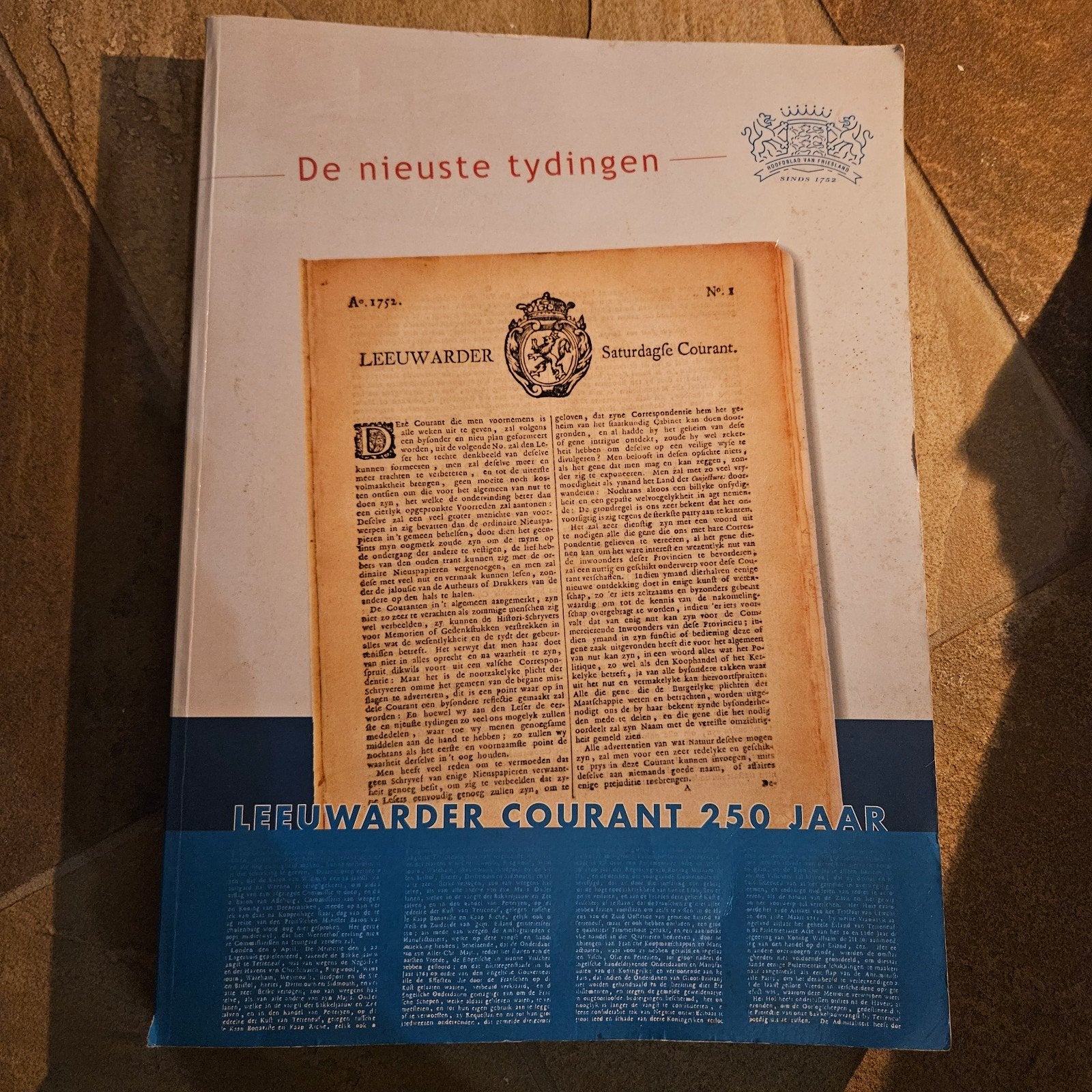Leeuwarder Courant 250 Jaar Jubileumuitgave + Krant 1985, Ophalen of Verzenden, Zo goed als nieuw, Krant