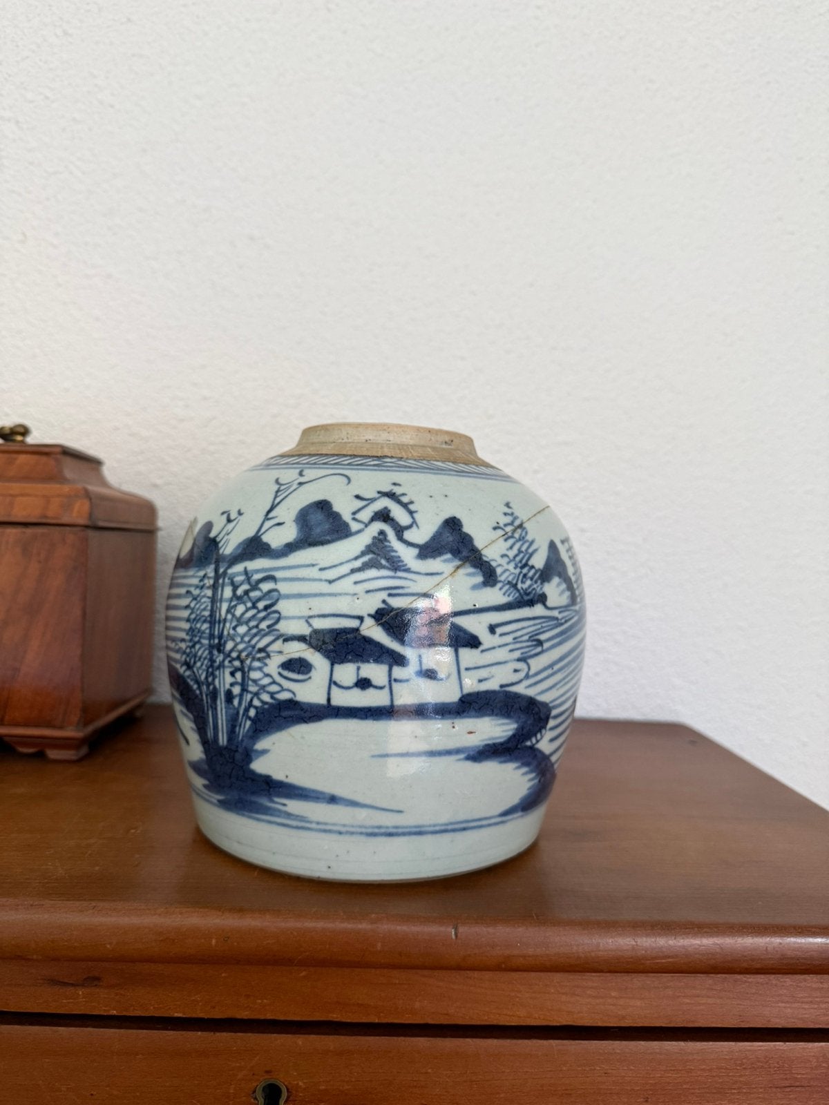 Antieke Chinese Gemberpot met Blauw-Wit Landschap, Ophalen of Verzenden