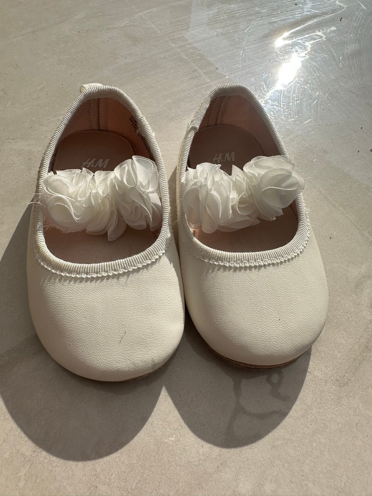 Witte ballerina's maat 20-21 met bloemendetail, Ophalen, Gebruikt, Meisje, Schoenen