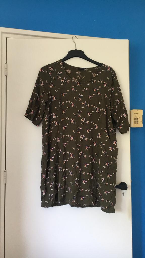 Zizzi jurk met bloemenprint en zakken M, Bruin, Maat 46/48 (XL) of groter, Ophalen of Verzenden, Zo goed als nieuw
