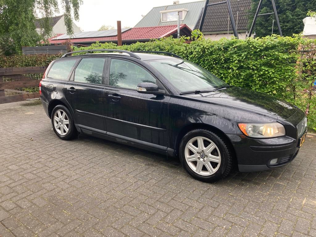 Ruime Volvo V50 2.4 140PK  Zwart, Auto's, Volvo, Zwart, 700 kg, Zwart, 11 km/l
