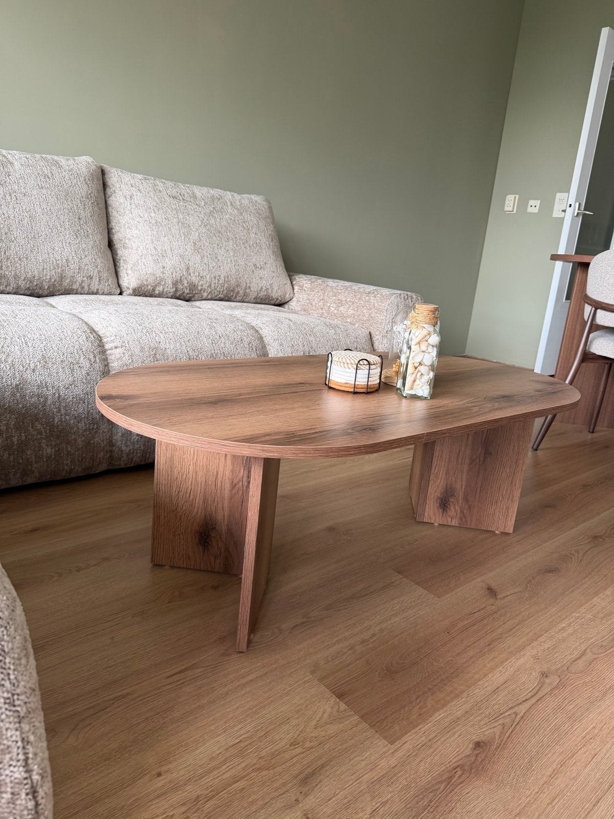 Stijlvolle ovale salontafel in walnootlook, Ophalen, 100 tot 150 cm, 50 tot 100 cm, Zo goed als nieuw
