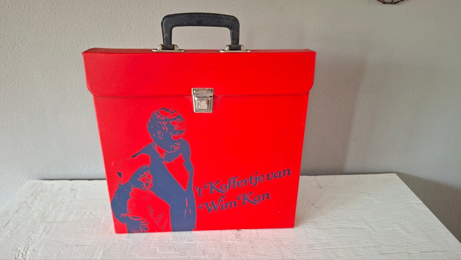 't Koffertje van Wim Kan (1976) - Compleet met Boek & Krant!, Ophalen of Verzenden, Zo goed als nieuw, 12 inch