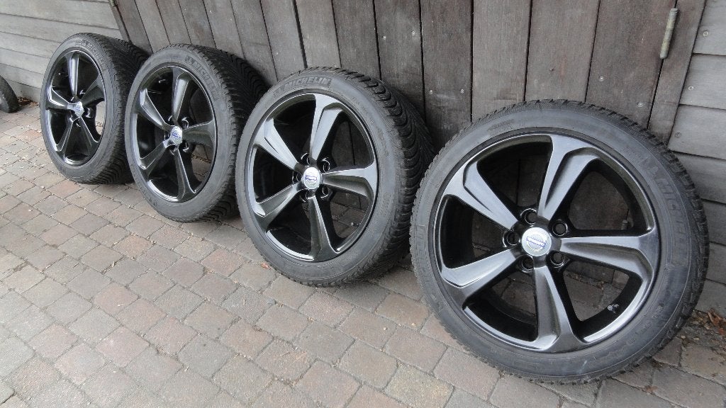 Volvo V40,V60,C70,V70,S80 alu velgen met winterbanden 17inch, Ophalen, Gebruikt, Banden en Velgen, 17 inch