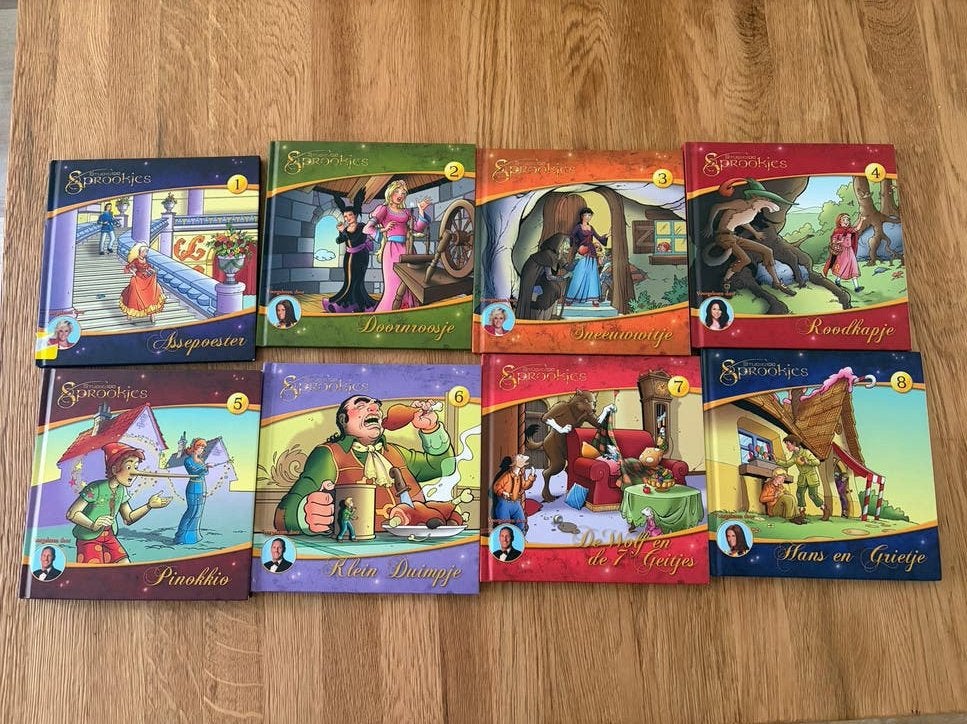 Sprookjesboeken Studio 100 met CD's - 8 stuks, Ophalen of Verzenden, Gelezen