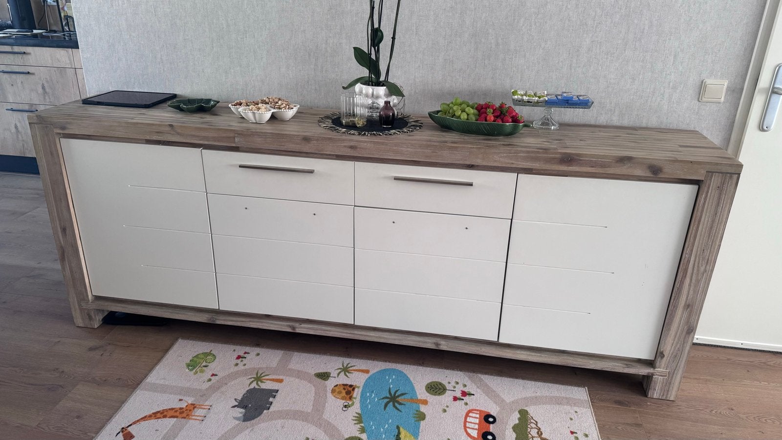H&H Dressoir - Robuust massief Hout met Witte Fronten, Ophalen, Zo goed als nieuw, 200 cm of meer, Met lade(s)