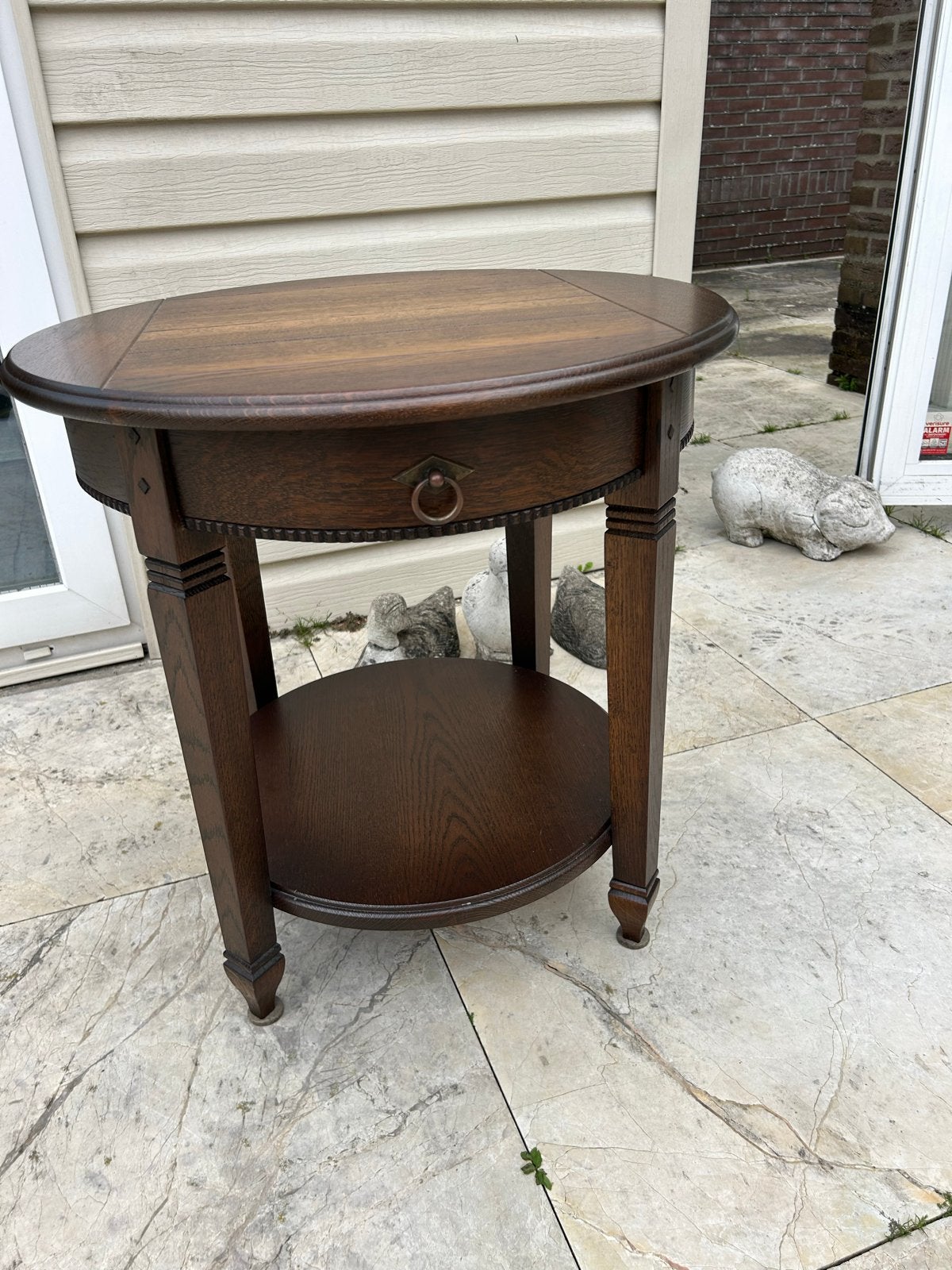 Eikenhouten bijzettafel met lade en mooie details 60x60 cm, Ophalen, Rond, 55 tot 75 cm, Zo goed als nieuw