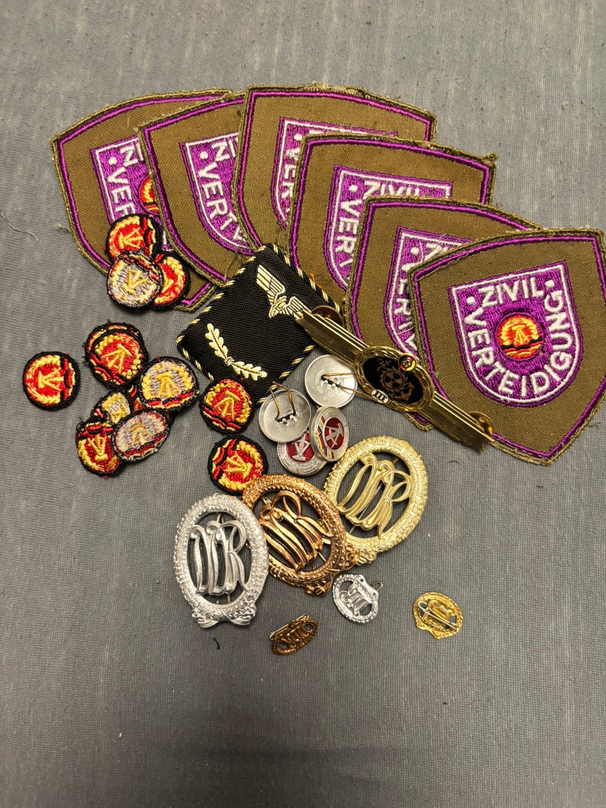 Lotje DDR items, Verzenden, Landmacht, Duitsland, Embleem of Badge