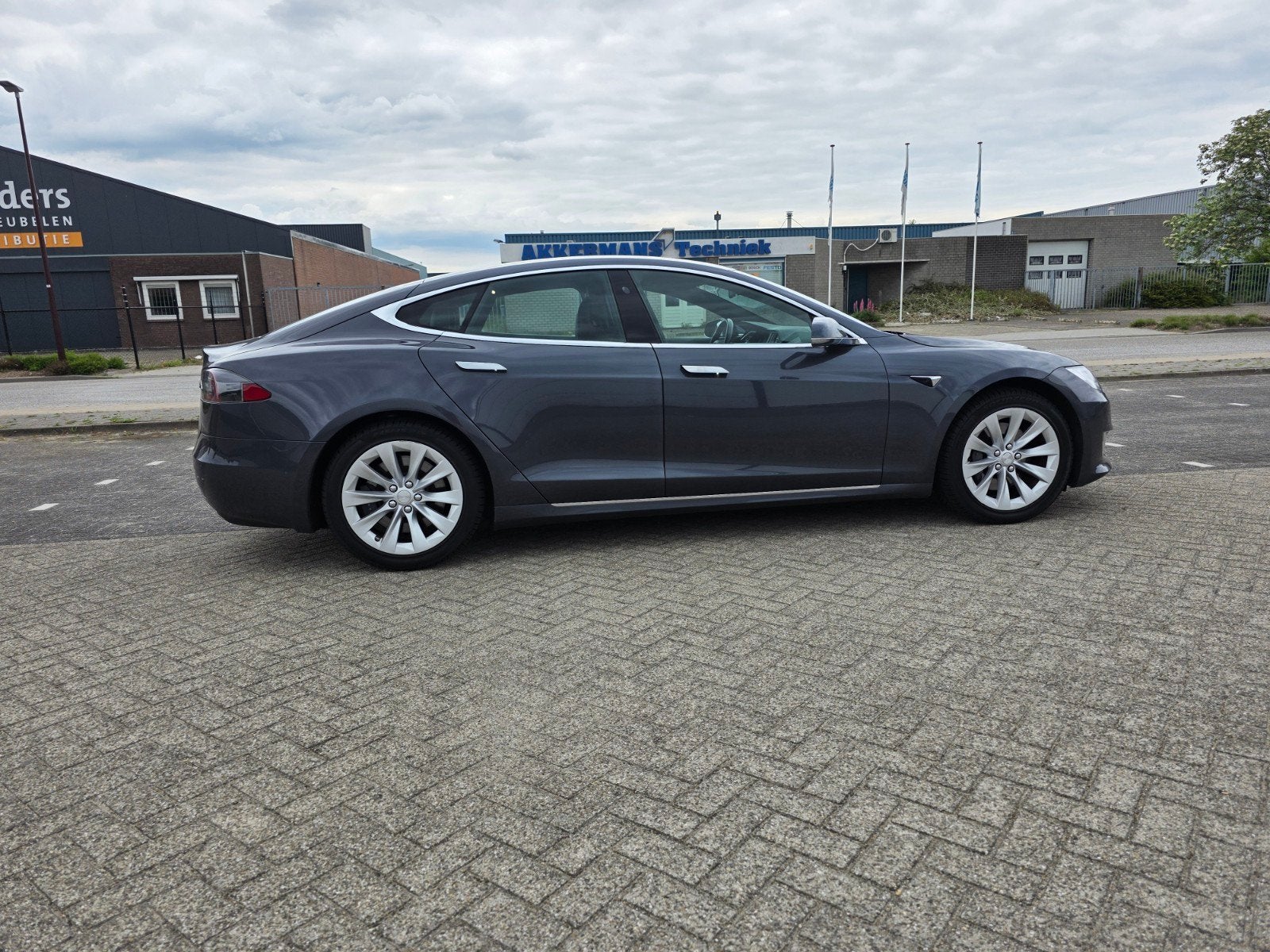 Tesla Model S 2017 Grijs soh 87%, Model S, Origineel Nederlands, Elektrisch, Vierwielaandrijving