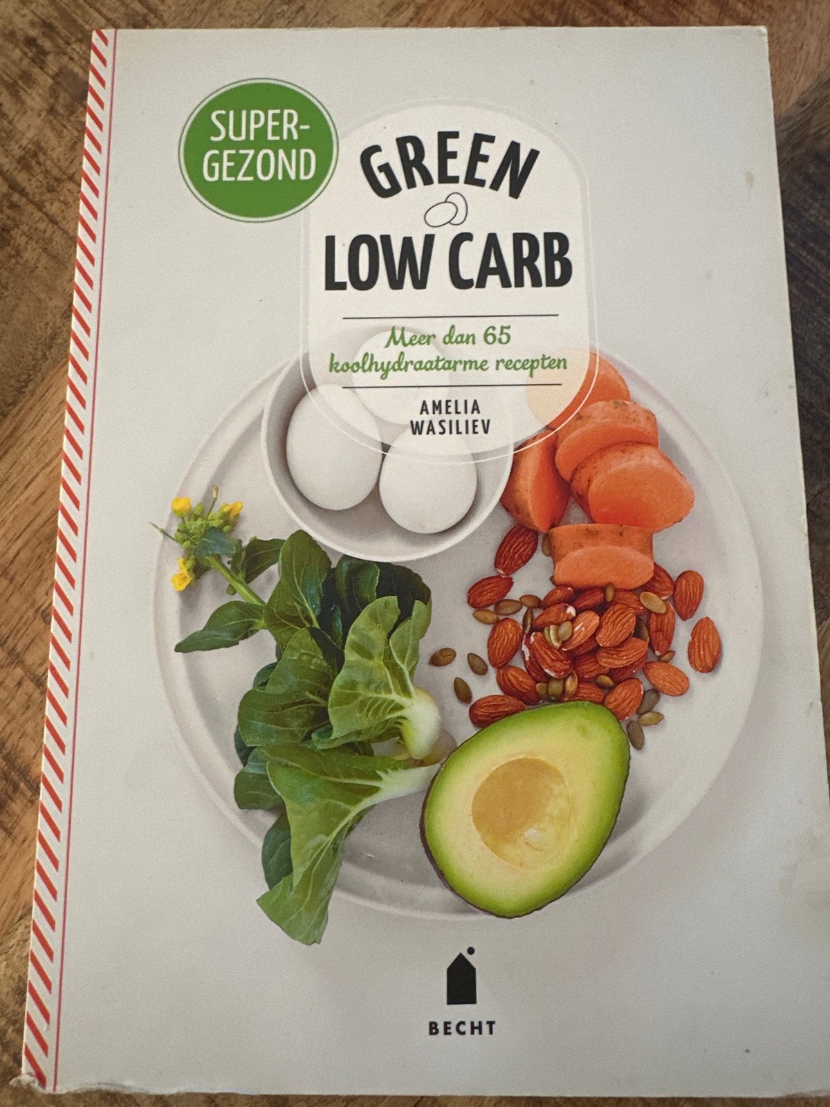 Super Gezond Green Low Carb Kookboek - Amelia Wasiliev, Boeken, Voorgerechten en Soepen, Ophalen of Verzenden, Zo goed als nieuw