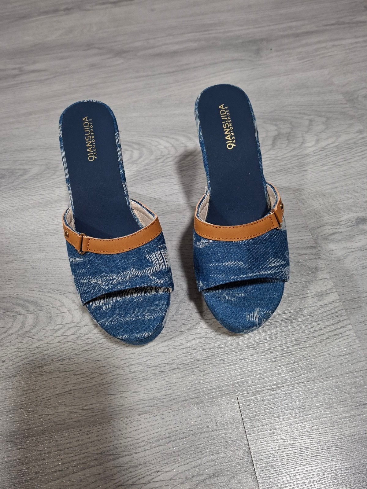 Sleehak sandalen spijkerstof - Maat 36 (valt kleiner), Blauw, Zo goed als nieuw, Sandalen of Muiltjes, Ophalen of Verzenden