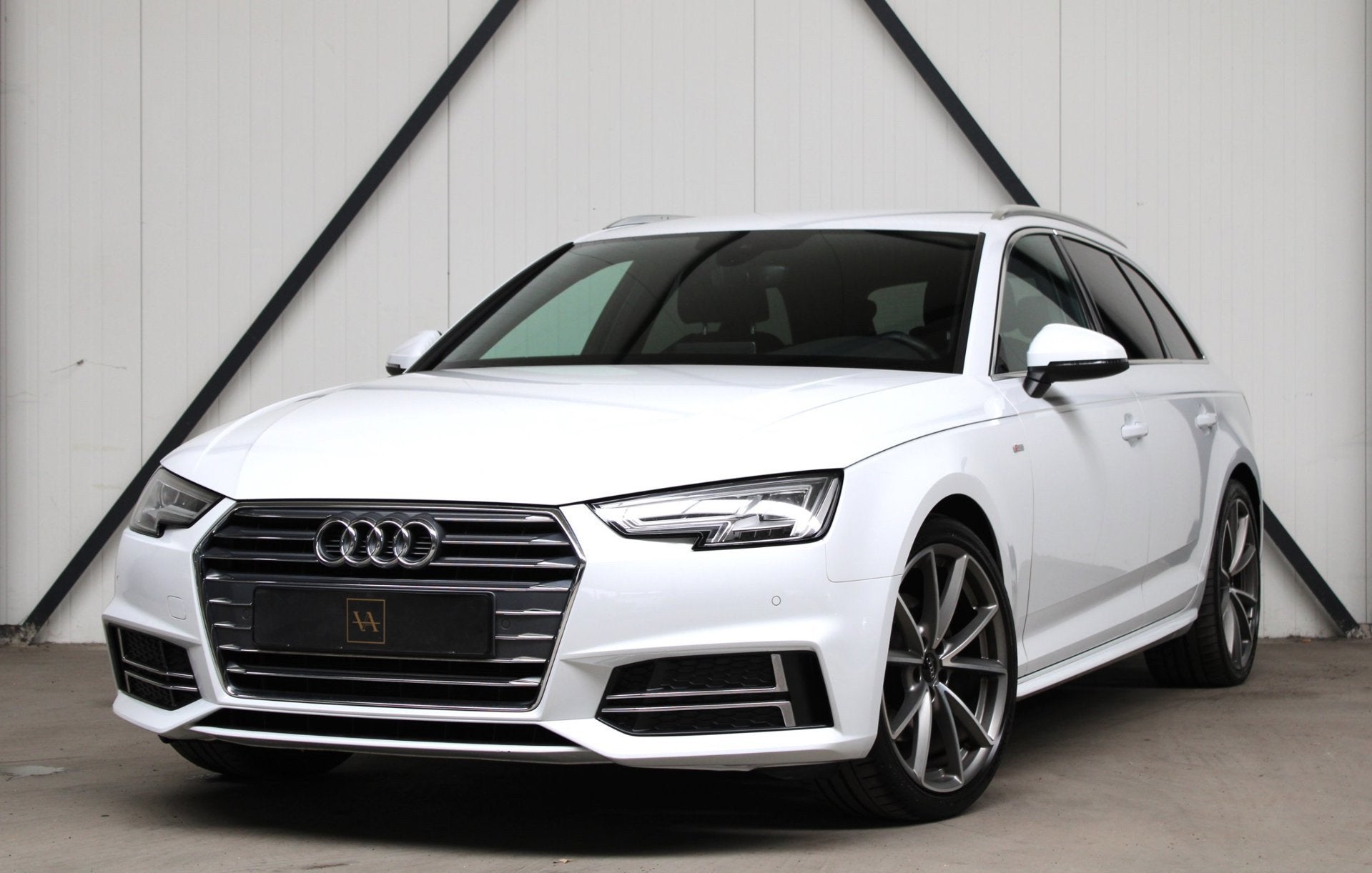 Audi A4 Avant 1.4 TFSI S-Line sportpakket l Bang & Oluffsen, Gebruikt, Zwart, 4 cilinders, 150 pk