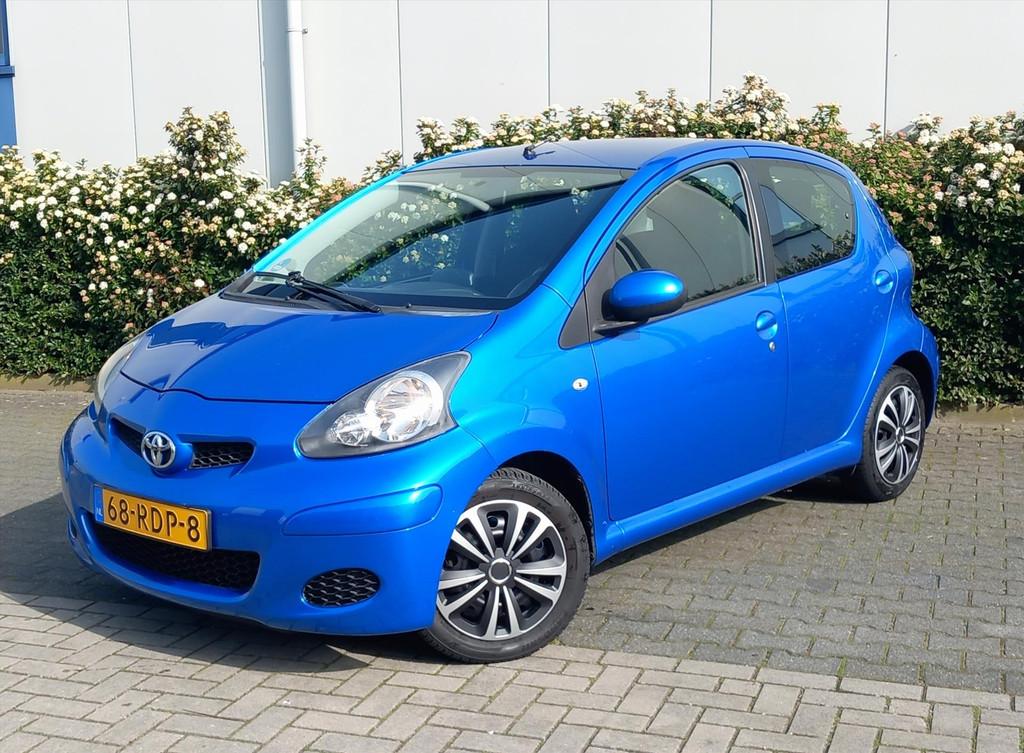 TOYOTA Aygo 1.0 VVT-i 5D Comfort Navigator, Voorwielaandrijving, Euro 5, Stof, Gebruikt