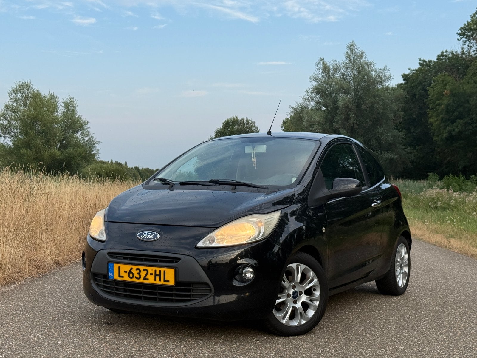 Ford Ka 1.2/APK/100% onderhouden/nieuw distributieriem/Airco, Auto's, Stof, Ka, Zwart, Elektrische ramen