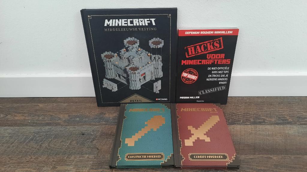 4 Verschillende Mojang Minecraft boeken, Combat, Contructie, Ophalen of Verzenden, Overige onderwerpen