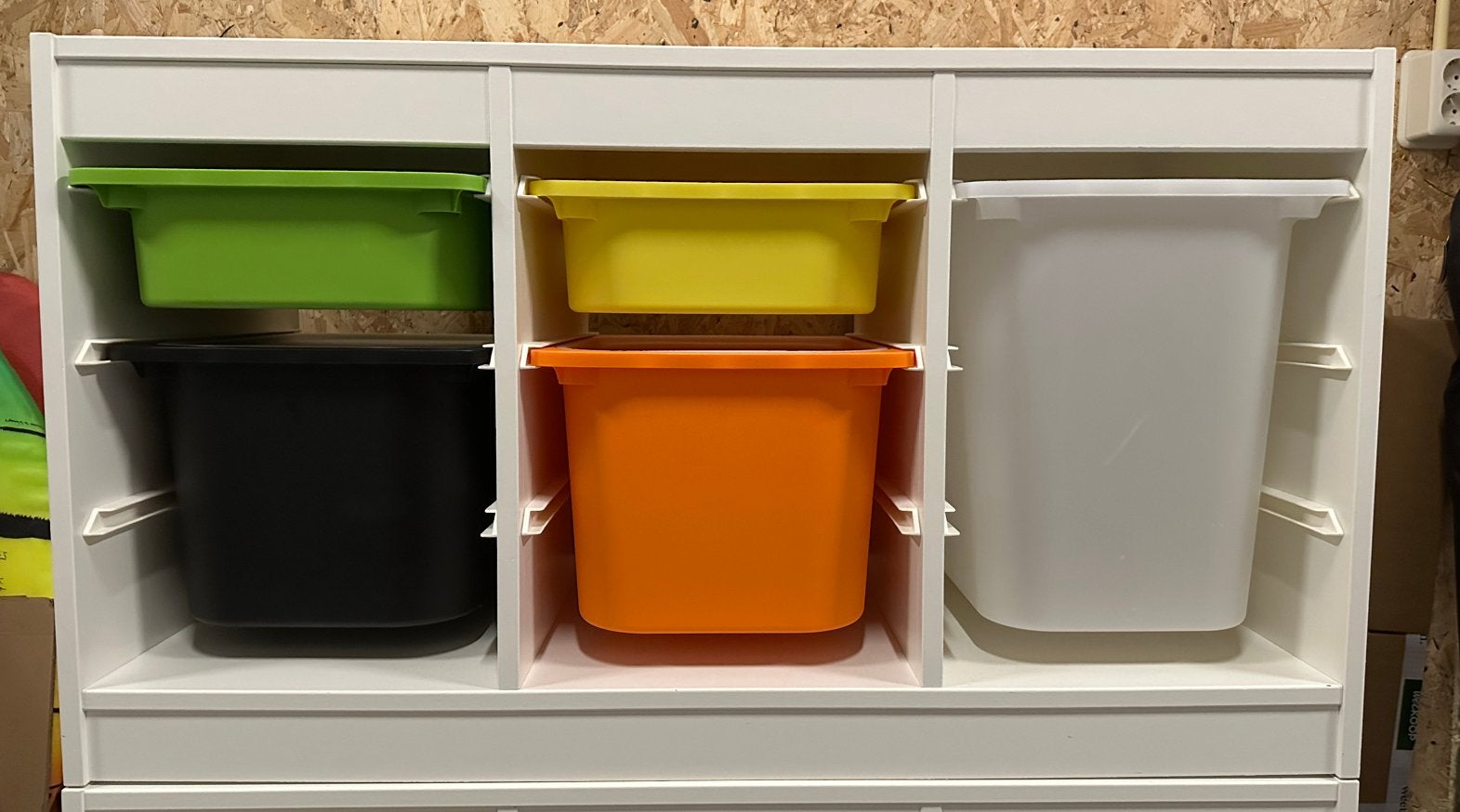 Mooie Ikea trofkast ter overname., Ophalen of Verzenden, Zo goed als nieuw