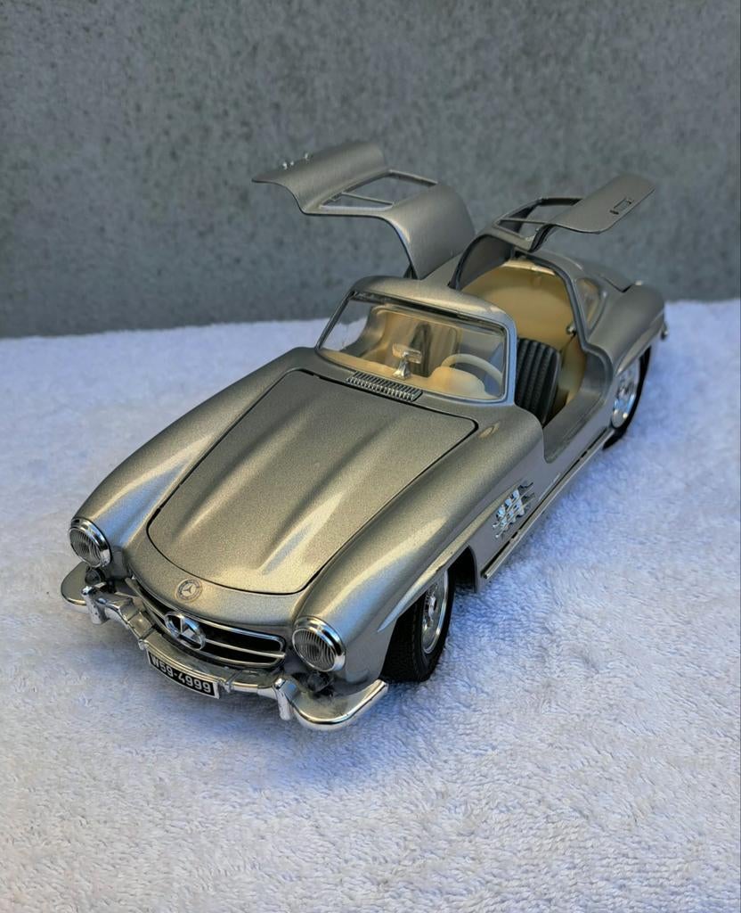 Mercedes-Benz 300 SL Gullwing Modelauto - Zilver 1/18, Ophalen of Verzenden, Zo goed als nieuw, Auto, Bburago