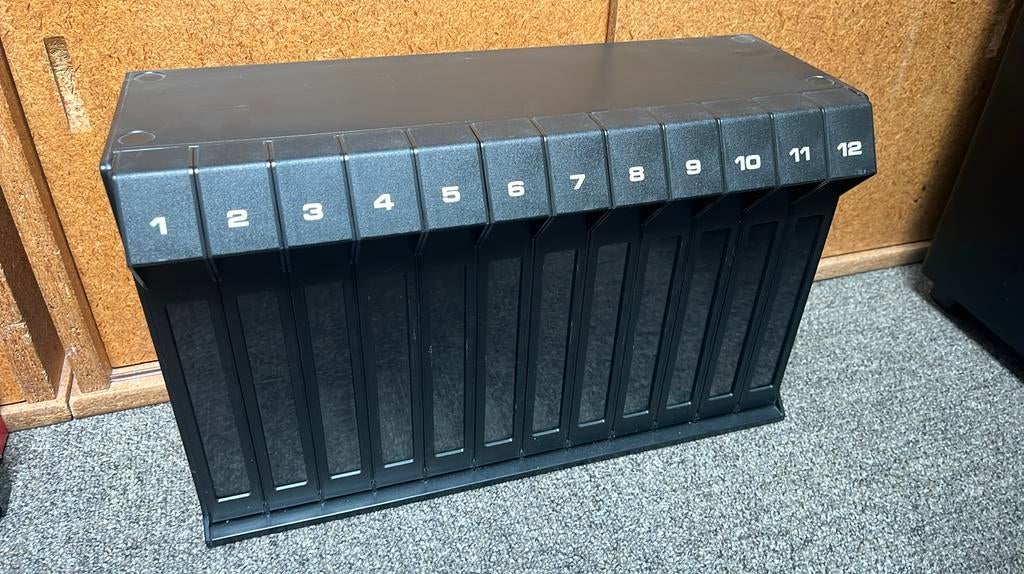 Video bewaarbox voor 12 banden - VHS/Video 2000/Betamax, Ophalen, Zo goed als nieuw