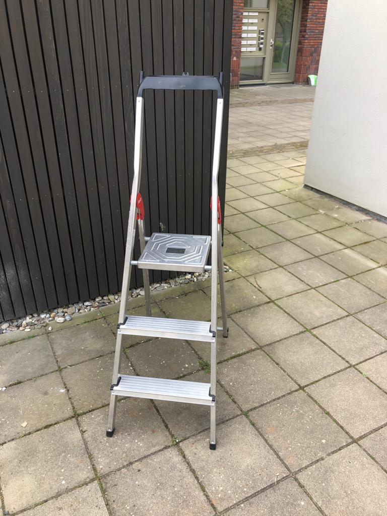 Aluminium trap 2 treden + bordes, Doe-het-zelf en Verbouw, Ladders en Trappen, Ophalen, Zo goed als nieuw, Minder dan 2 meter