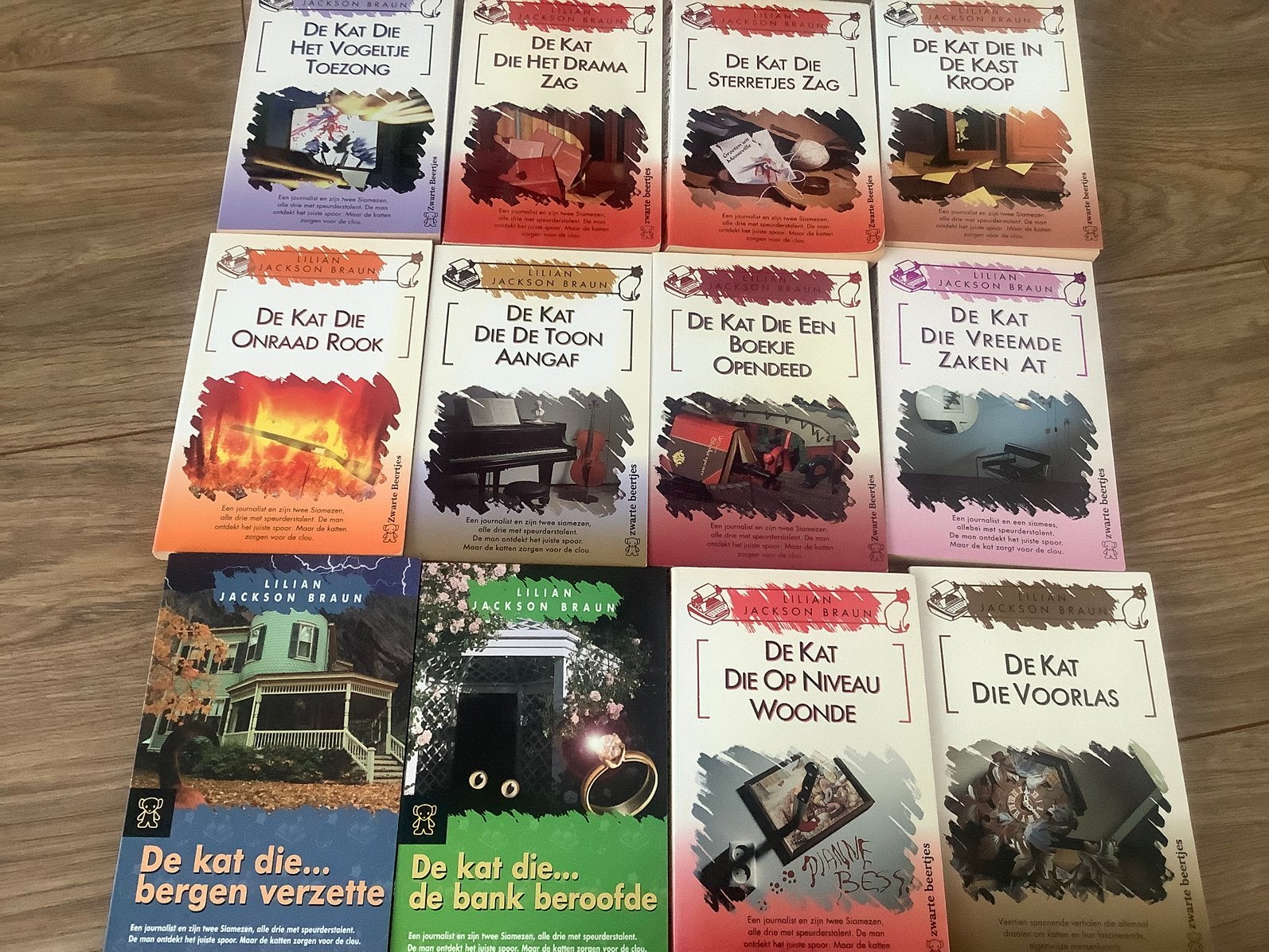 12 x Lilian Jackson Braun - De kat die.., Boeken, Detectives, Ophalen of Verzenden, Gelezen