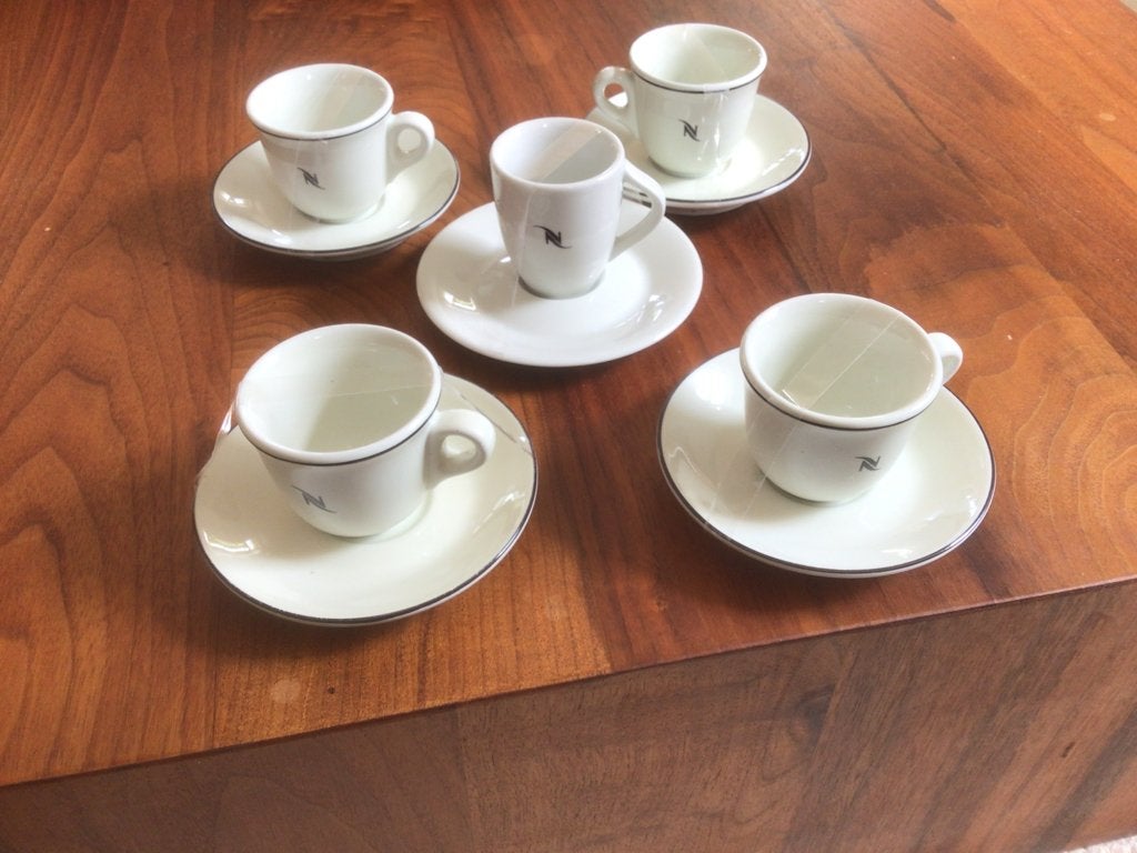 5 vintage Nespresso kop en schotels in Nieuwstraat, Ophalen, Overige stijlen, Kop(pen) en/of Schotel(s)