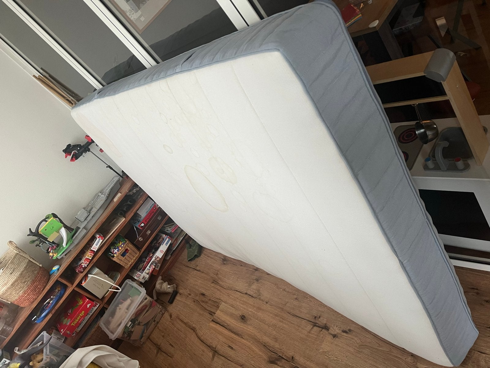 Kort gebruikt matras (1 jaar) - vesteröy ikea 140x200 cm, Ophalen, Gebruikt, 140 cm, Twijfelaar