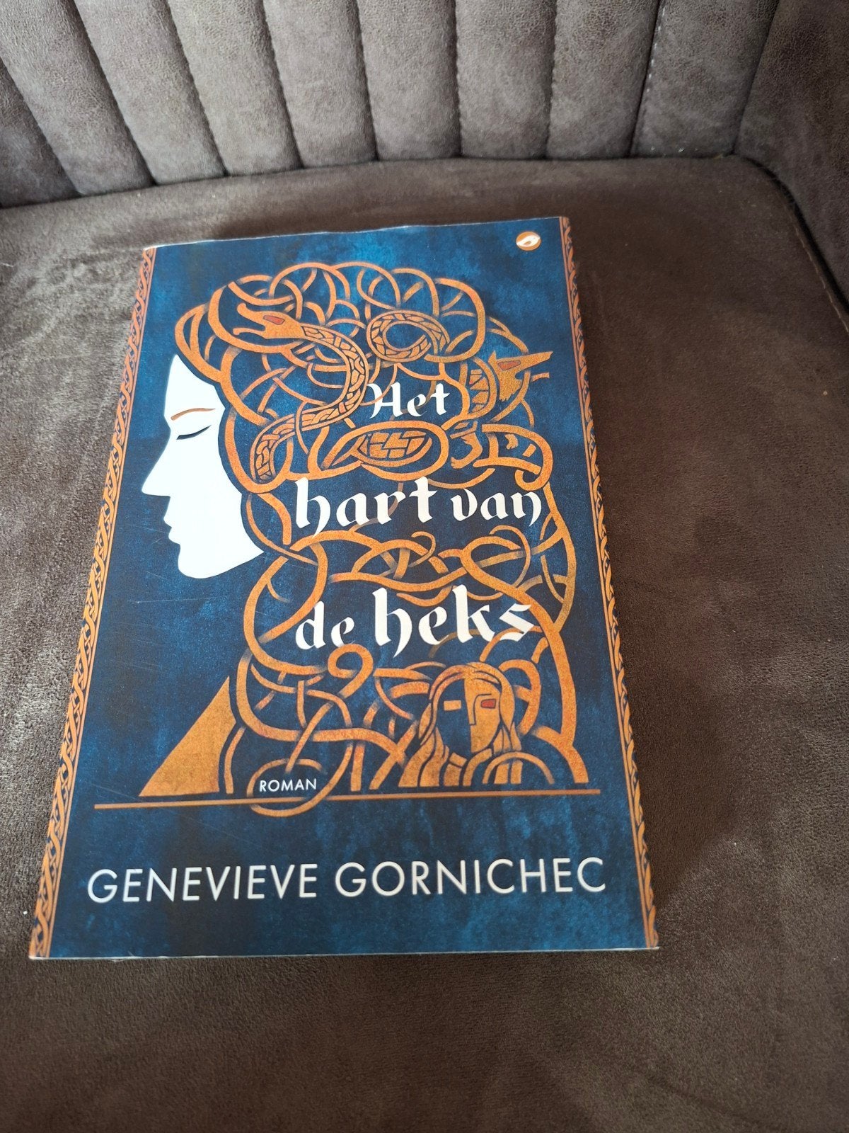 Het hart van de heks - Genevieve Gornichec, Ophalen of Verzenden, Zo goed als nieuw, Genevieve Gornichec, Nederland