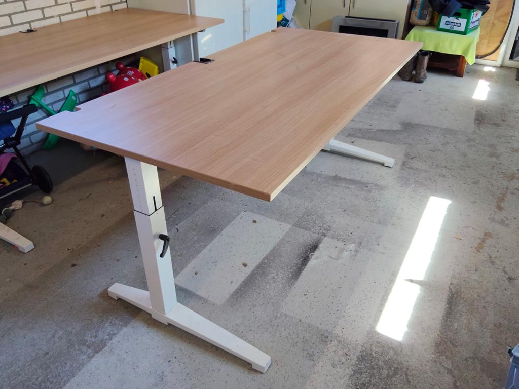 2x Assmann handmatig verstelbare bureaus, Ophalen, 90 cm, In hoogte verstelbaar, 180 cm