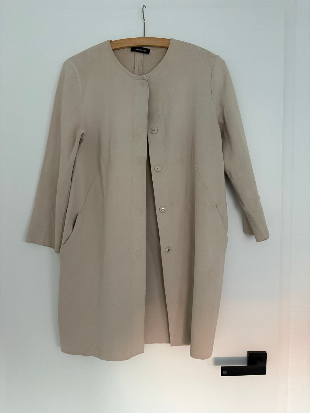 Beige Taupe vest van Anneclaire | Pauw | 36 | S | IT 42, Kleding | Dames, Truien en Vesten, Ophalen of Verzenden, Zo goed als nieuw