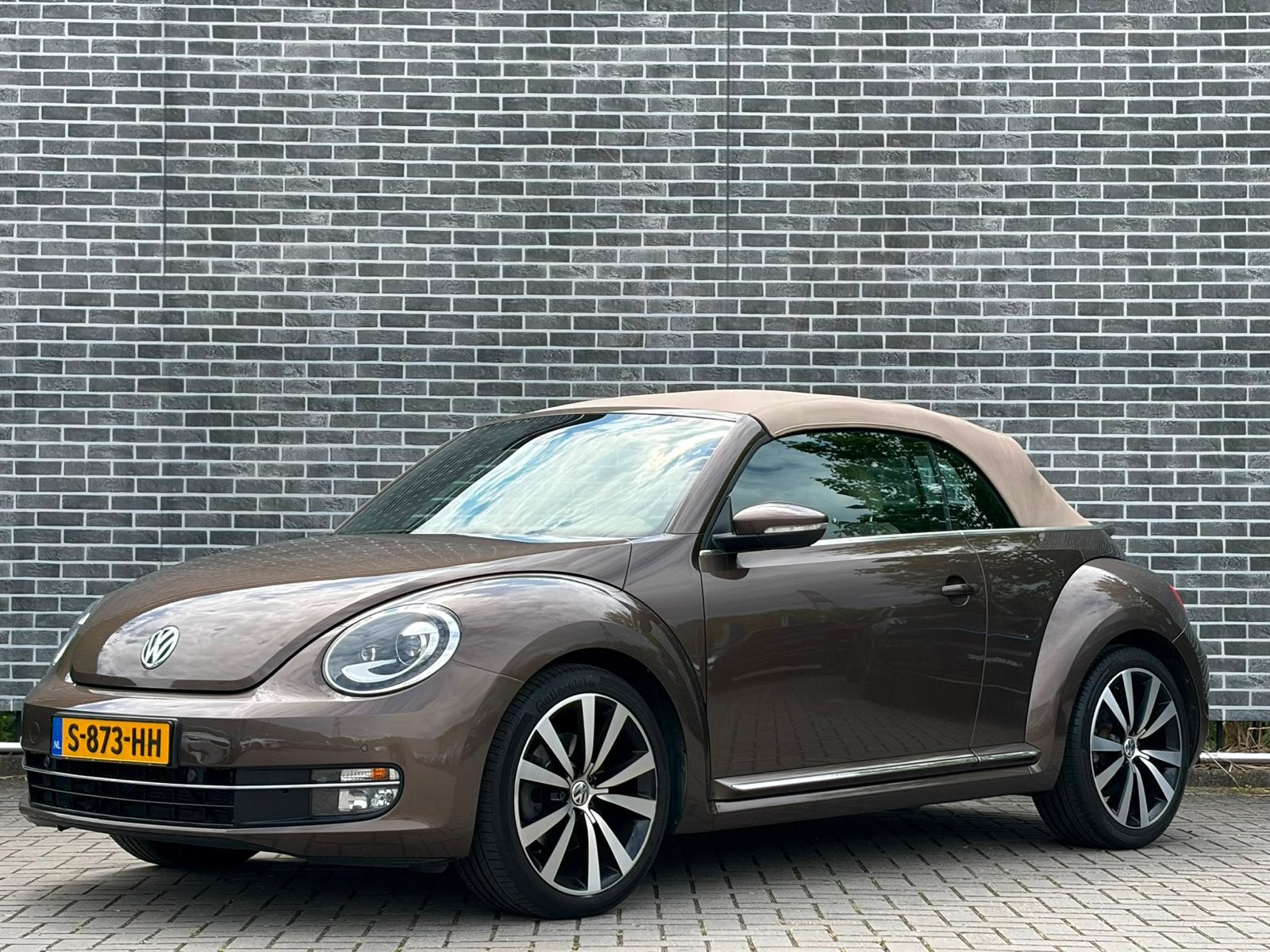 Volkswagen Beetle Cabrio incl. Winterset, 4 cilinders, Bruin, Leder, 75 €/maand
