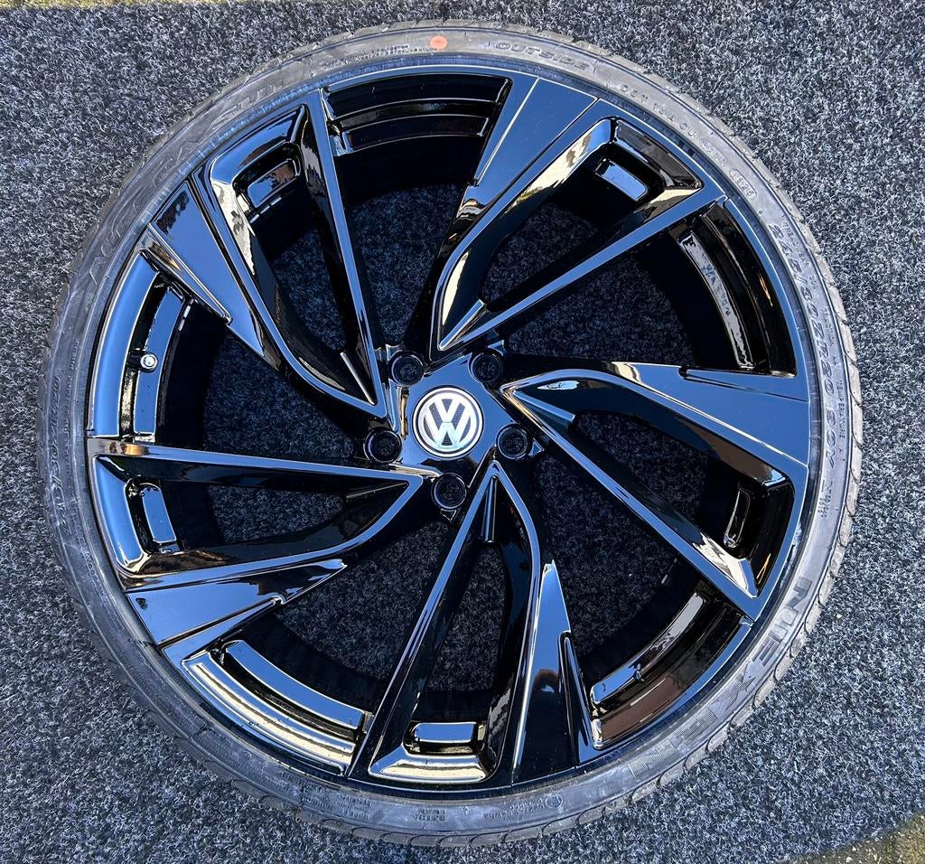 Volkswagen VW set met banden 20inch velgen met nieuwe banden, Auto diversen, Ophalen of Verzenden