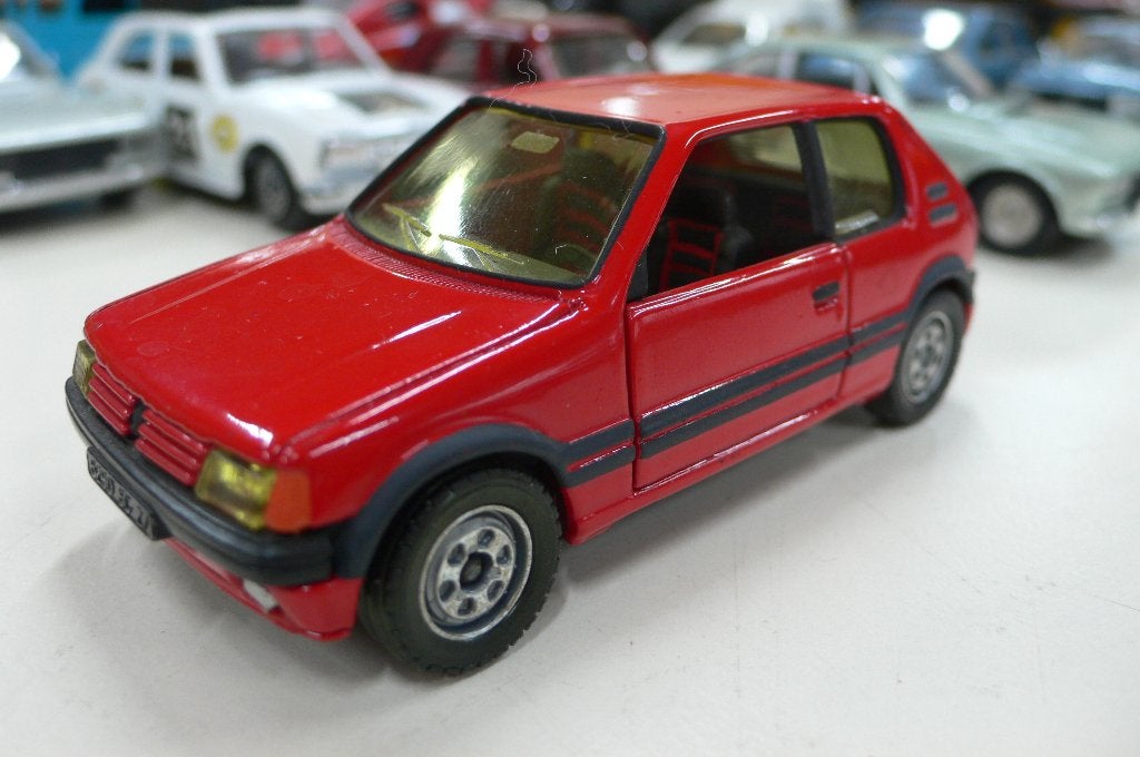 peugeot 205 gti - solido -zwarttinten aangebracht-1/43, Verzenden, Zo goed als nieuw, Auto, Solido