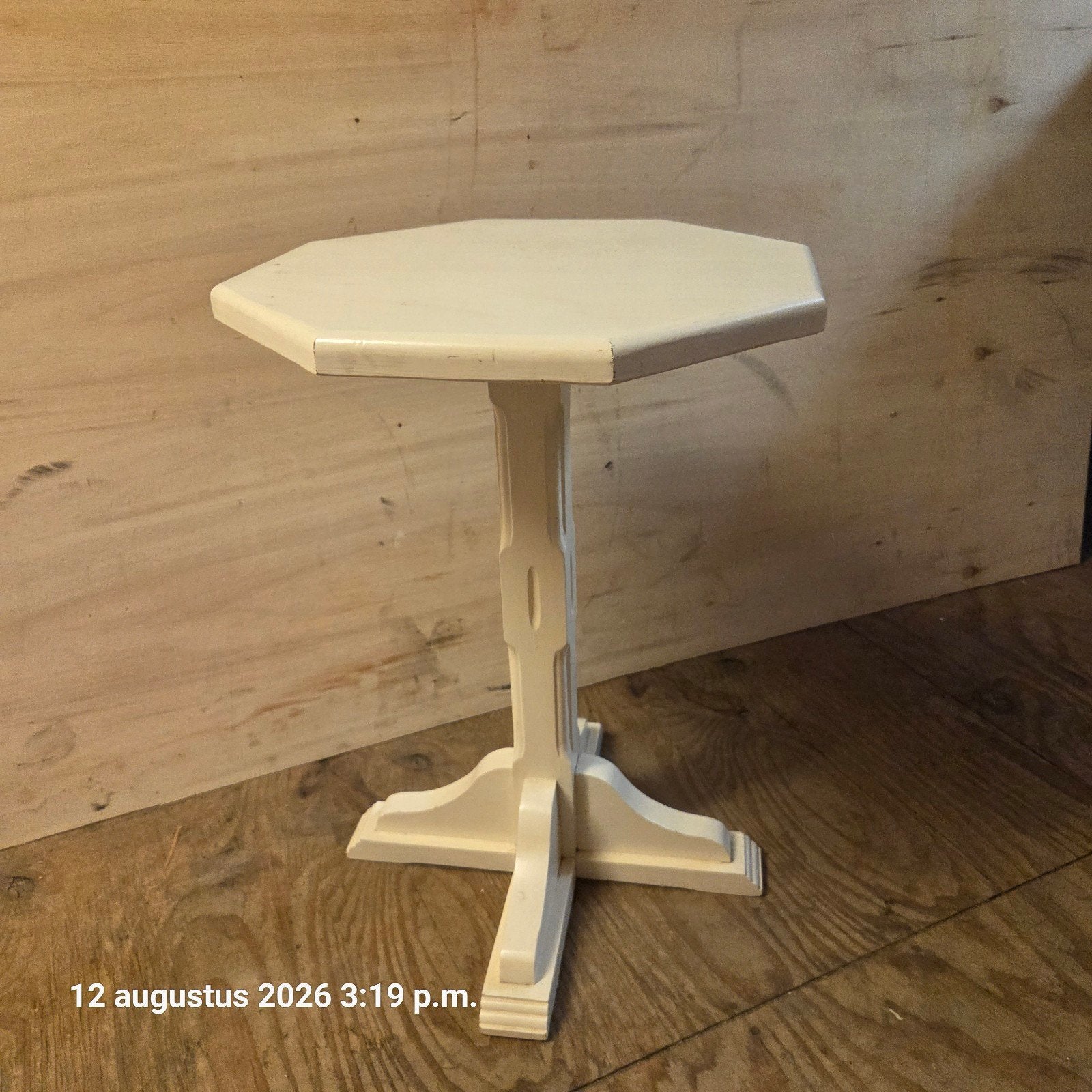 Crèmekleurig bijzettafeltje, 63 cm hoog, Huis en Inrichting, Tafels | Bijzettafels, Ophalen, Minder dan 55 cm, Gebruikt, Overige vormen