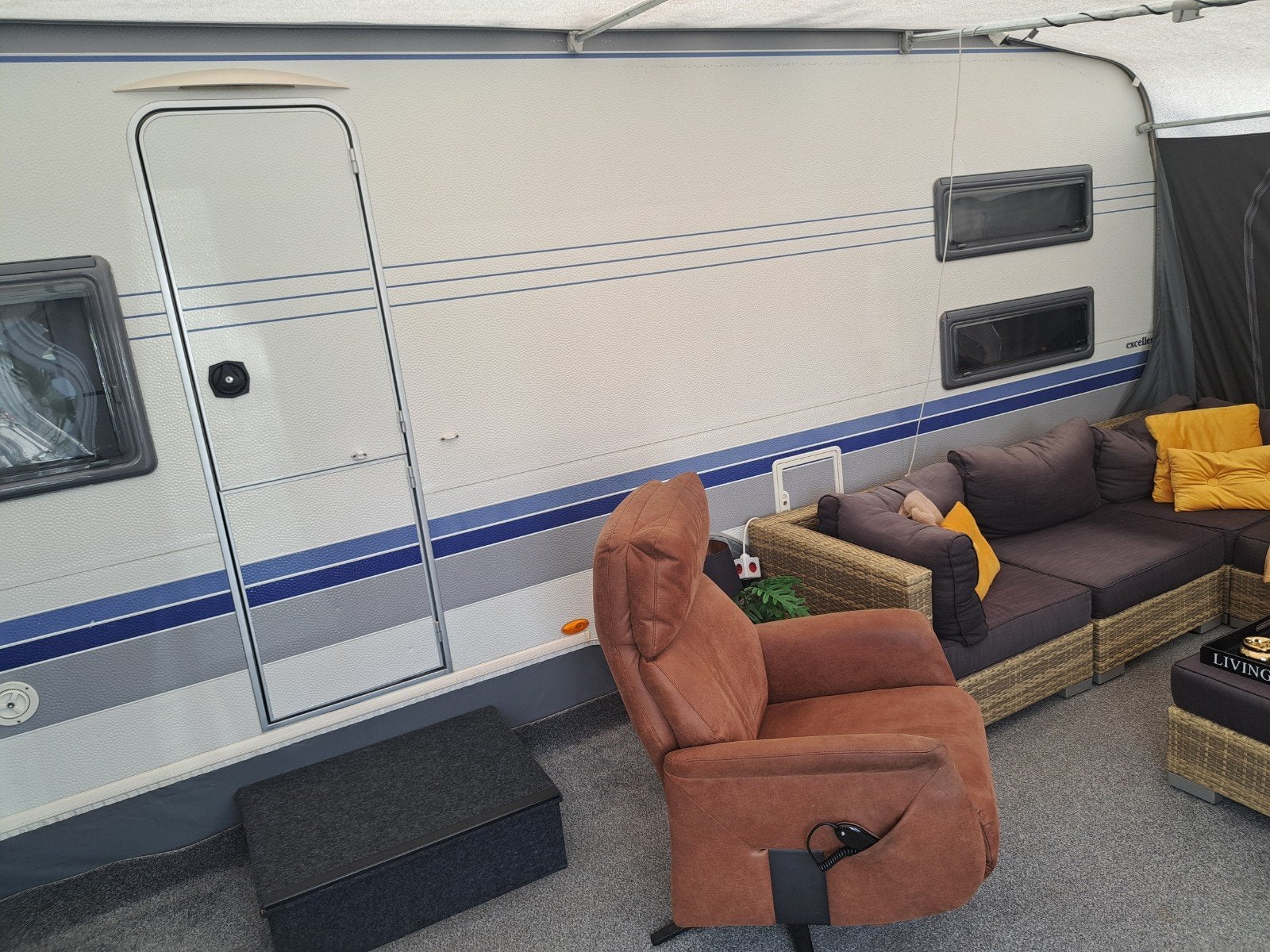 Hobby excellent 540 bj 2003 stappelbed, Caravans en Kamperen, Rondzit, Hobby, Airco, Particulier