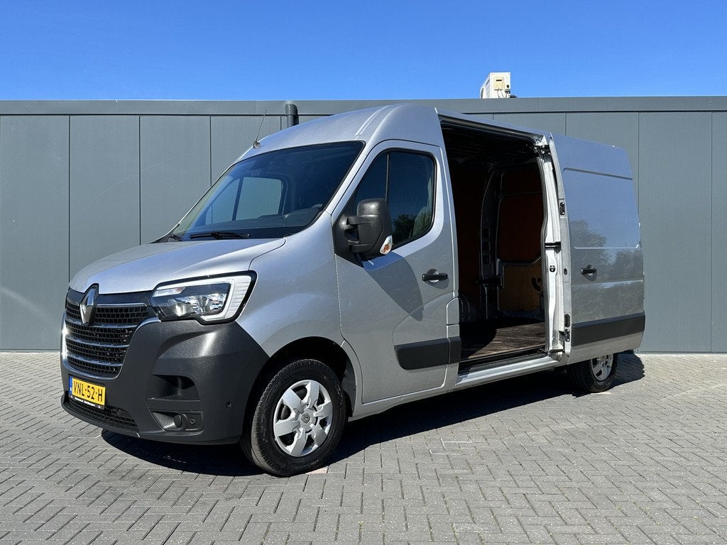 Renault Master T35 2.3 dCi 135 PK / L2H2 / 1e EIG / TREKHAAK, Voorwielaandrijving, Gebruikt, Euro 6, 4 cilinders