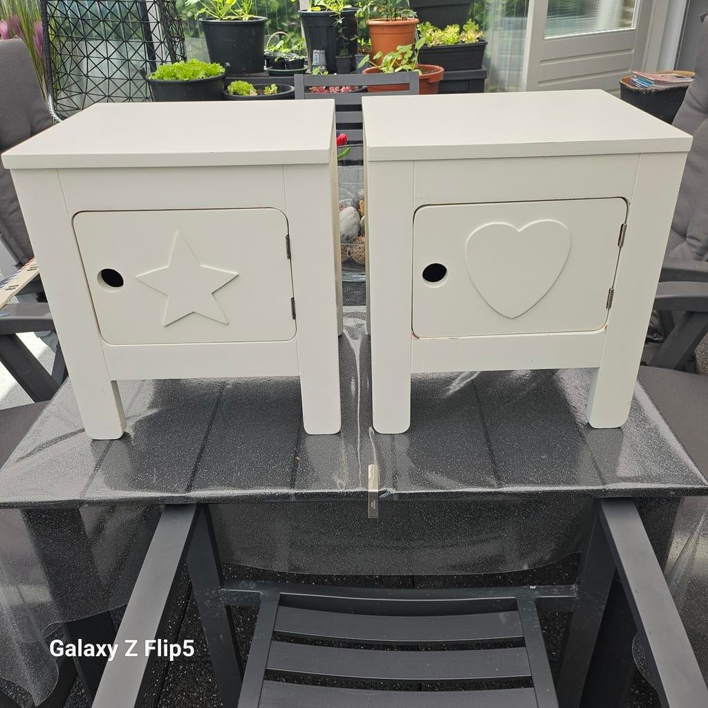 Set van 2 kinder nachtkastjes met ster en hart, Minder dan 90 cm, Gebruikt, Ophalen of Verzenden, Minder dan 50 cm
