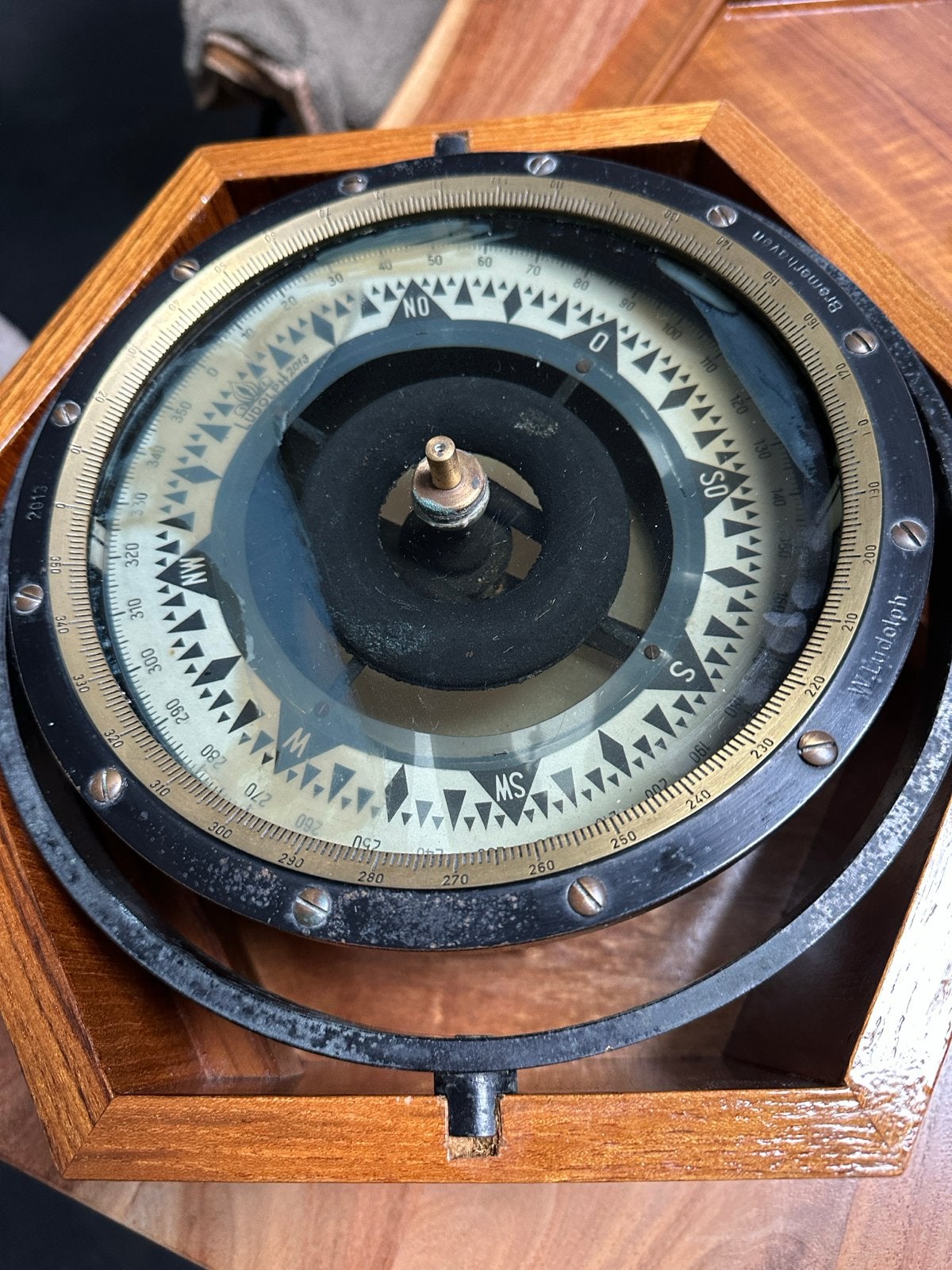 Antiek scheepskompas in houten kist - W. Rudolph, Verzenden