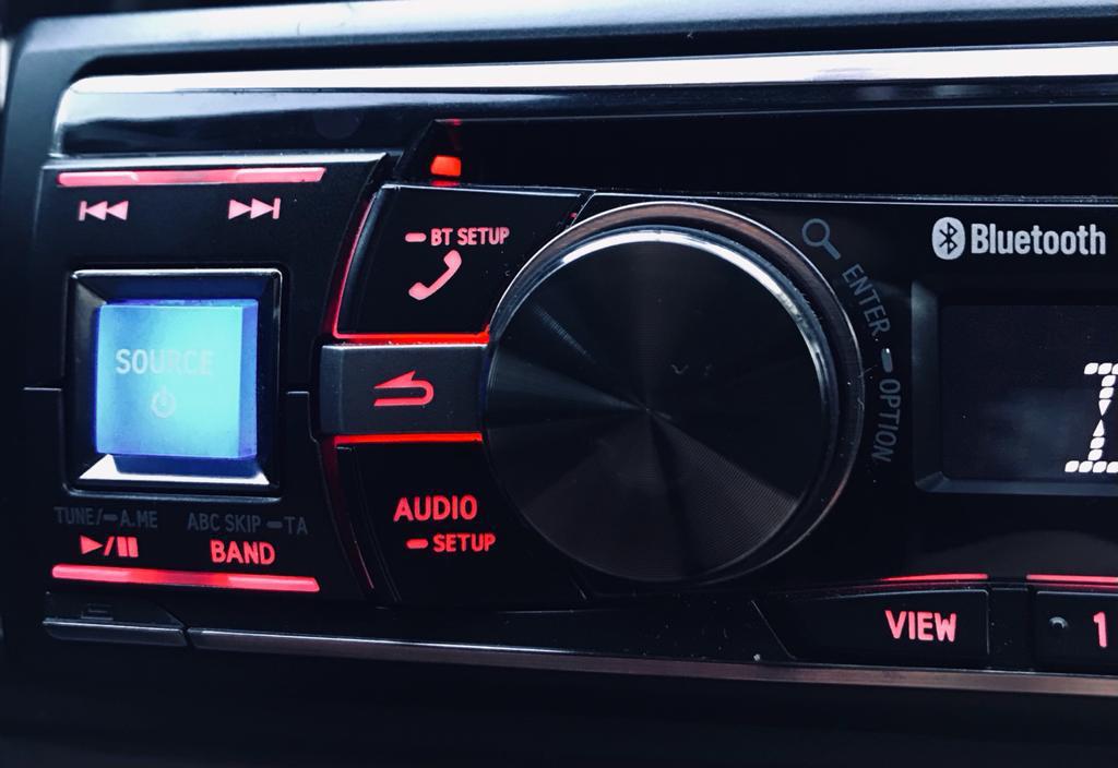 Autoradio ALPINE CDE-133BT met bluetooth func.&variable LCD, Ophalen of Verzenden, Zo goed als nieuw