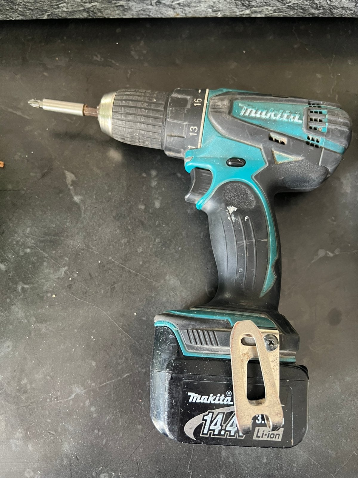 Makita accuboormachine 14,4 volt, Ophalen, Zo goed als nieuw, Boor- en Schroefmachine