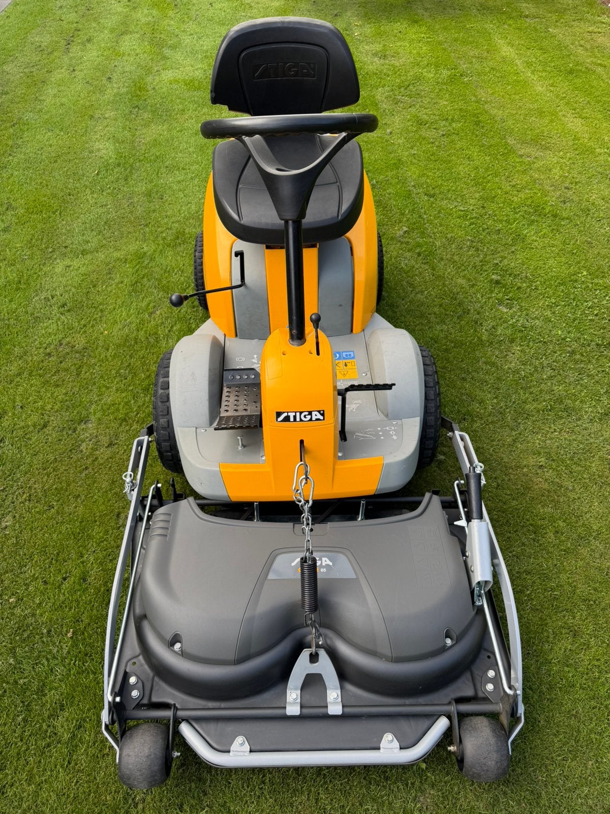 STIGA VILLA 12 HST/ 85 CM COMBI MAAIDEK ZITMAAIER, Cirkelmaaier, Ophalen of Verzenden, Zo goed als nieuw, Benzine-grasmaaier