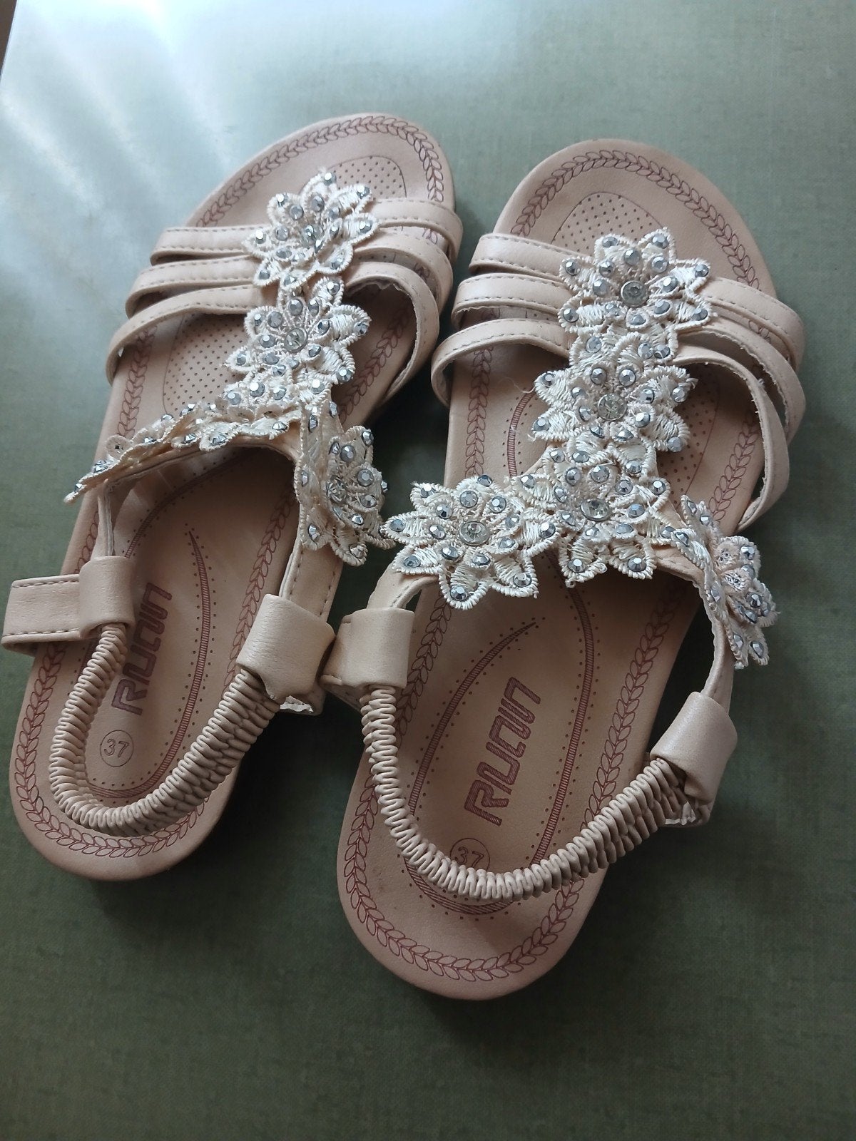 Slippers met bloemen en steentjes, maat : 37, Ophalen, Bruin, Sandalen of Muiltjes, Gedragen
