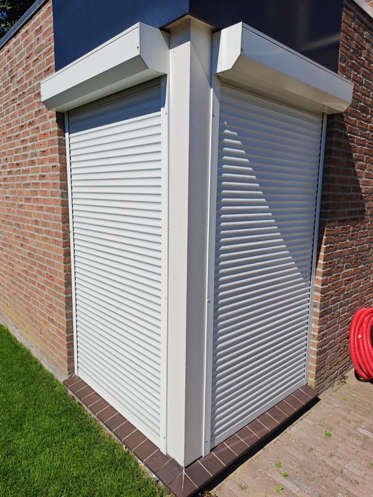 2x Rolluiken handbediening - 118x222cm, Doe-het-zelf en Verbouw, Rolluiken, Ophalen, Gebruikt, 100 tot 150 cm, 200 cm of meer