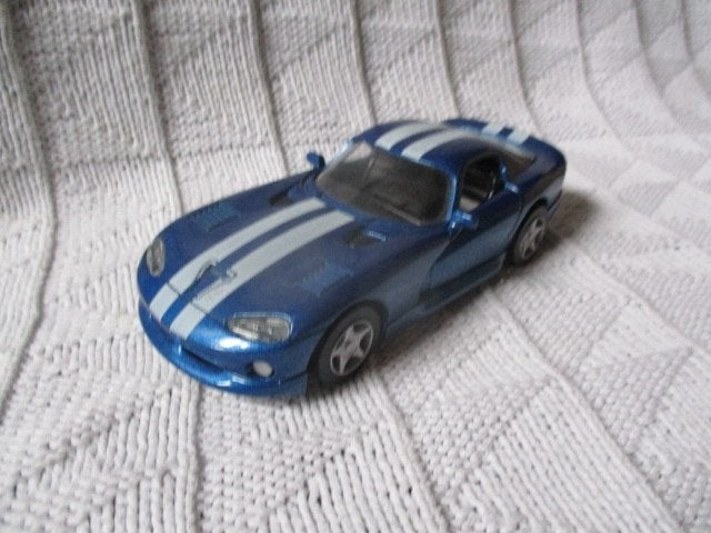 Auto dodge viper 1/32 blauw met zilver strepen, Ophalen of Verzenden, Gebruikt, Auto, Overige merken