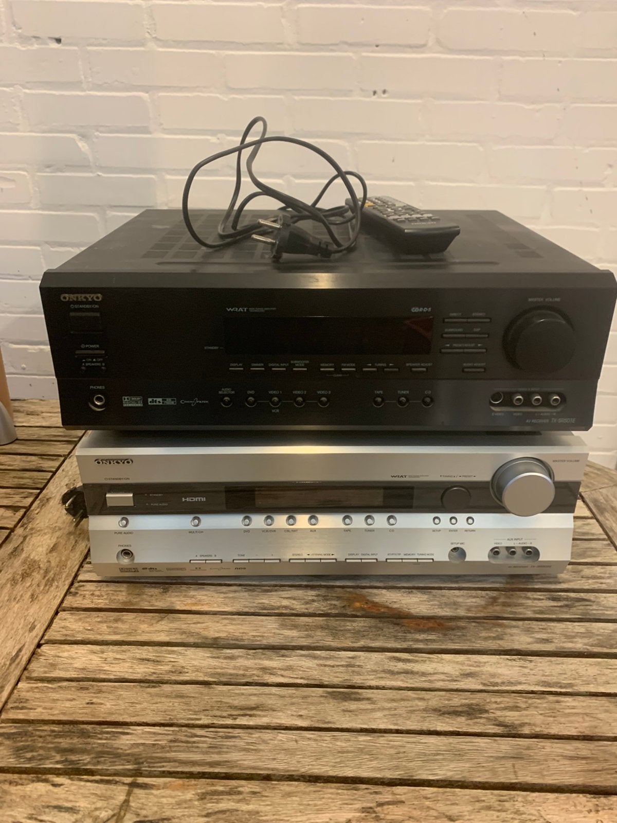 Versterker twee Onkyo TX-SR501E  Plus Onkyo TX-SR505E, Ophalen of Verzenden, Zo goed als nieuw, 120 watt of meer, Onkyo