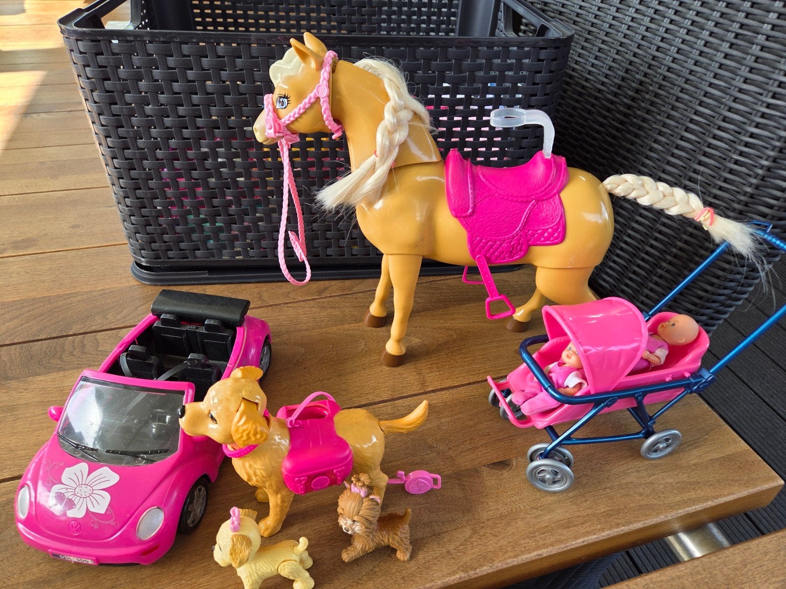 Barbie speelgoed set: auto, paard, honden en kleding, Ophalen of Verzenden, Gebruikt, Barbie