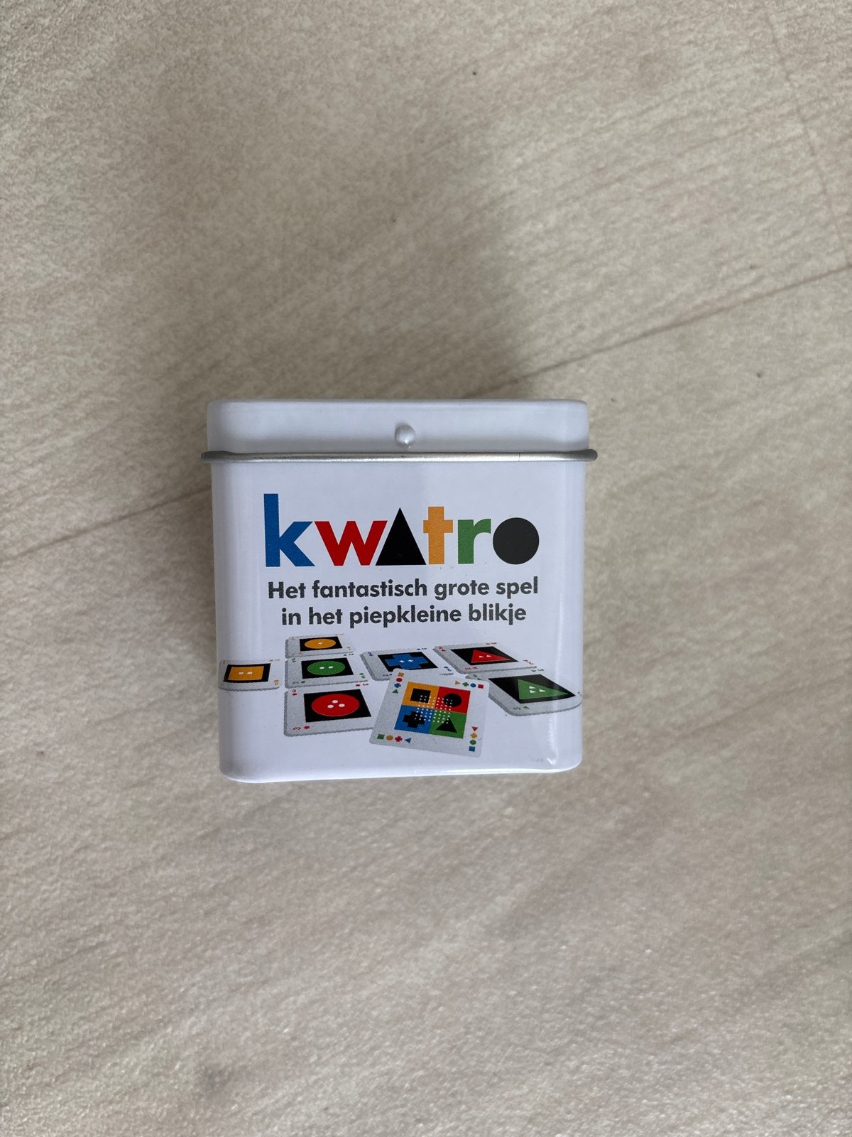 Kwatro: Het fantastisch grote spel in het piepkleine blikje, Een of twee spelers, Ophalen of Verzenden, Zo goed als nieuw