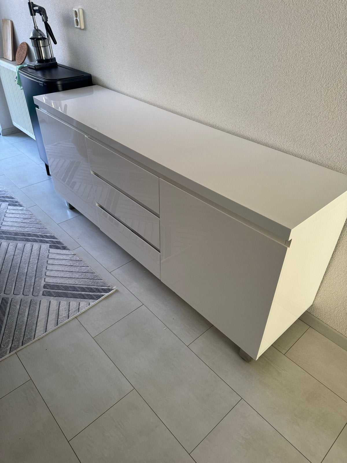 Hoogglans witte dressoir met 3 lades, Huis en Inrichting, Kasten | Dressoirs, Ophalen, Kunststof, Gebruikt, 150 tot 200 cm